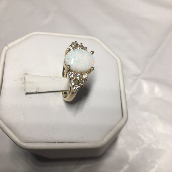 14K yellow gold round diamonds opal ring - Picture 2 of 4